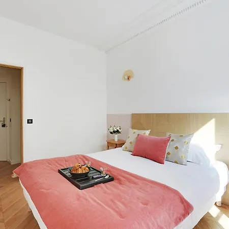 Cmg Republique Ii - Rue Beranger * Paris