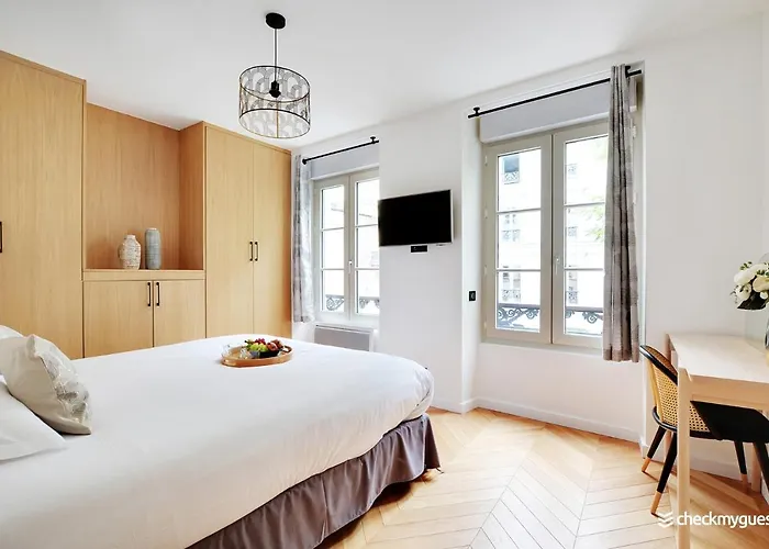 Cmg Republique Ii - Rue Beranger * Párizs